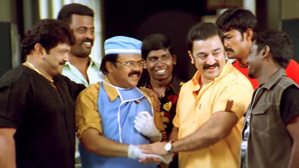 கிரேஸி மோகன்  and Kamal Hassan in Vasool Raja M.B.B.S 