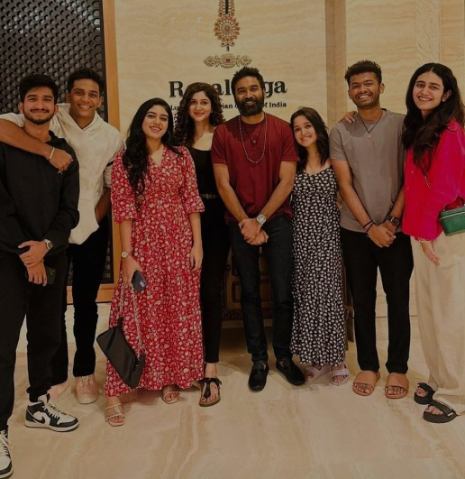 Nilavukku Enmel Ennadi Kobam cast with Dhanush